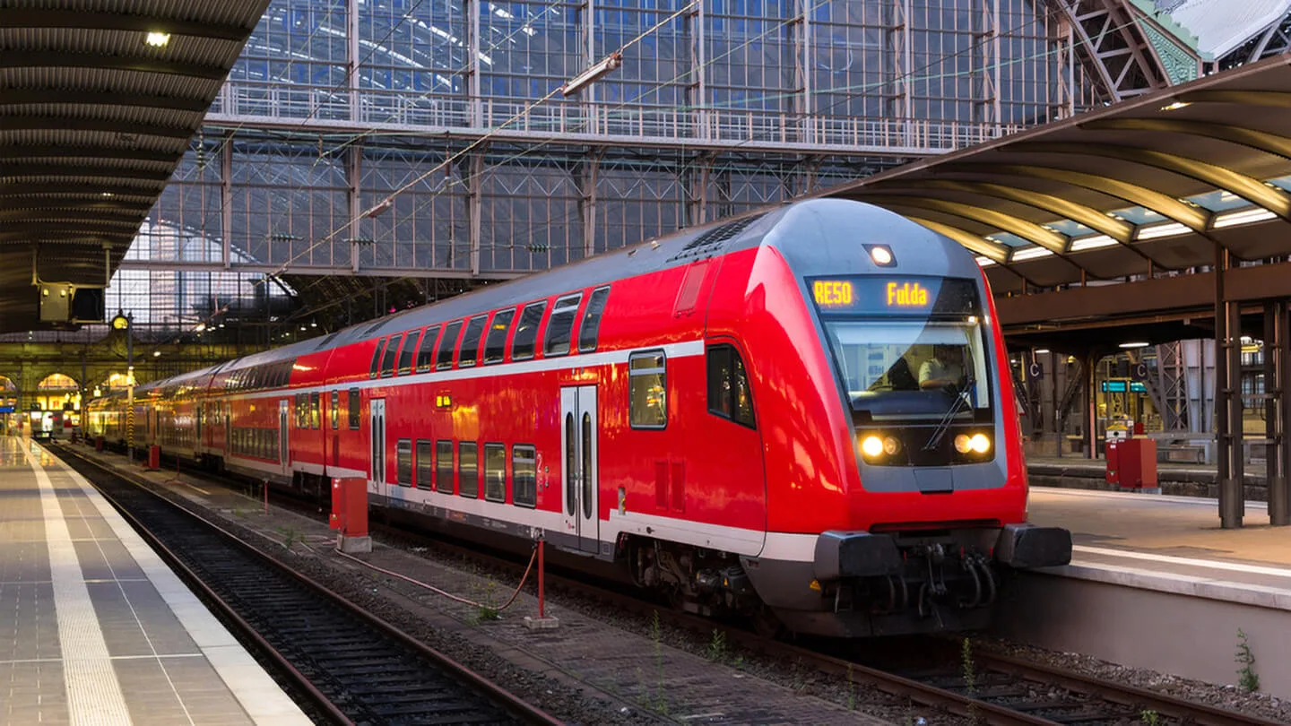 Regionalzug nach Fulda im Hauptbahnhof Frankfurt am Main.